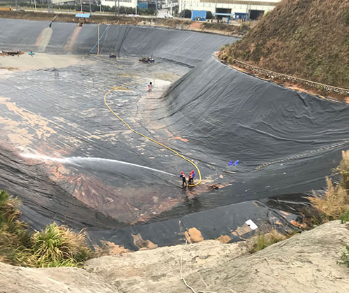 玉门废水池清理